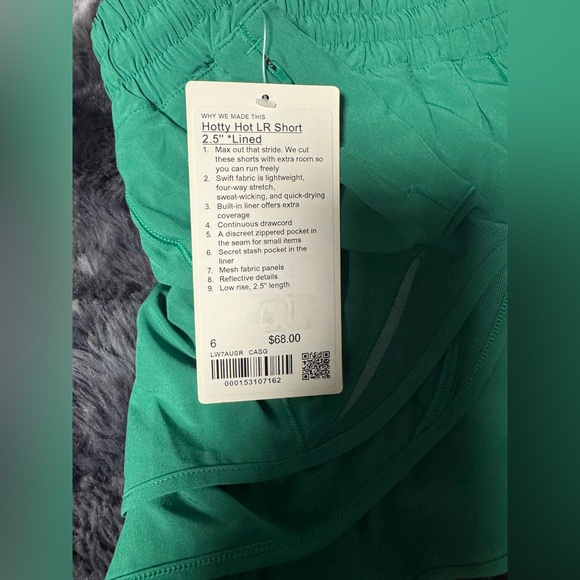 Lululemon Hotty Hot Shorts NWT - Picture 3 of 3